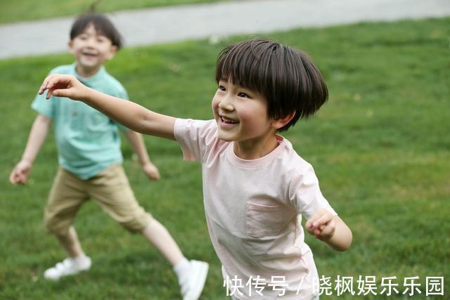 安全早知道|李玫瑾:养男孩,家长一定要坚持五个原则,儿子未来阳光有担当!