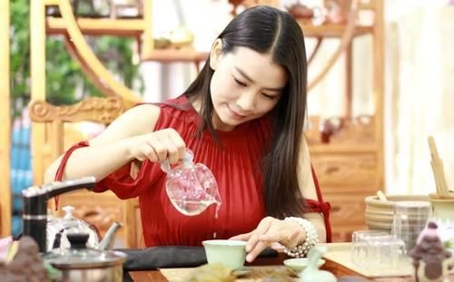 法宝|茶叶水洗脸能美容？原来茶叶是天然、健康、经济适用的护肤法宝！