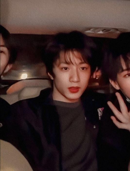 不愧是全世界最喜欢小猪佩奇的初中生,刘耀文连送礼都是小猪佩奇