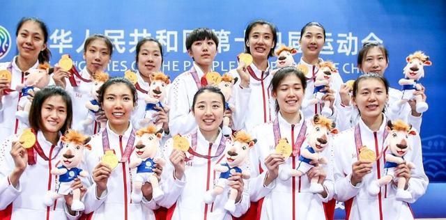 张常宁|44扣15中完败李盈莹,张常宁饱受膝伤困扰 八战161分效率也不佳