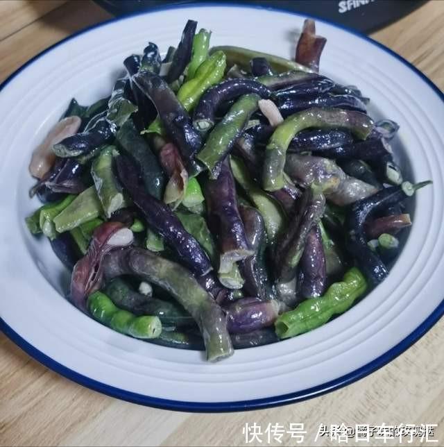 素炒豇豆角|美食推荐:素炒豇豆角、青椒炒肉丝,啤酒鸭做法简单,营养又美味