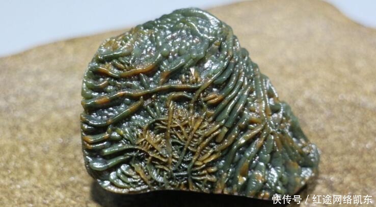 丑陋|一块长相丑陋的石头也能价值不菲?行家都说难得收藏!