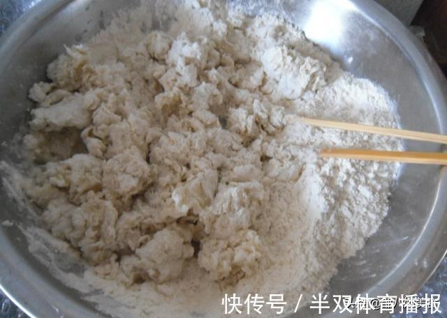 皮薄|韭菜盒子的新做法，比蒸包子简单，皮薄馅多，外皮柔软不硬，好吃