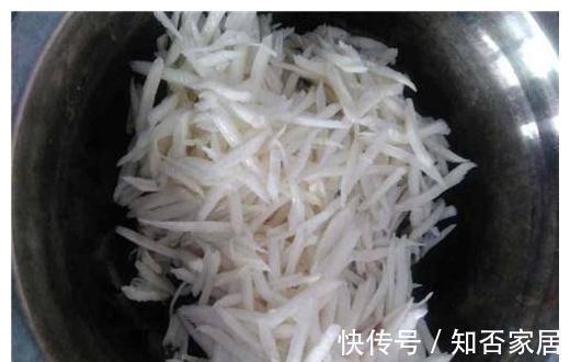 山药|山药别煮汤了，和面粉做成饼，喷香酥脆，不揉面，5分钟搞定！