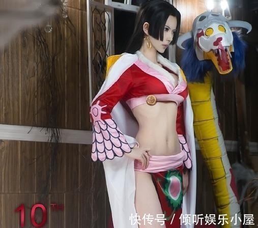 cos|海贼王：百万博主男扮女装，cos女帝比原版都要性感，差点心动了！