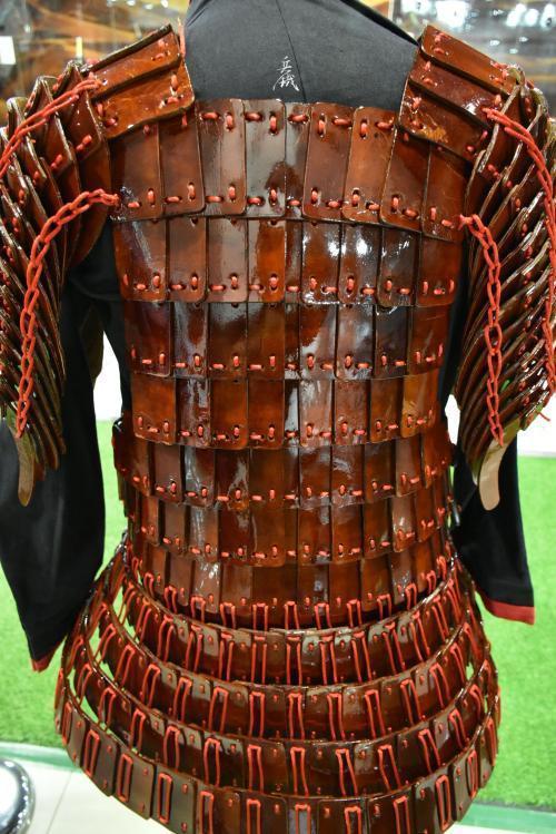 制成|古代有三种甲,一种比一种怪,最后一种用“头发”制成