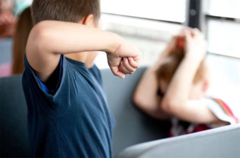 校园暴力|“妈妈，我被人打了”，当孩子被欺负，你的回答很关键