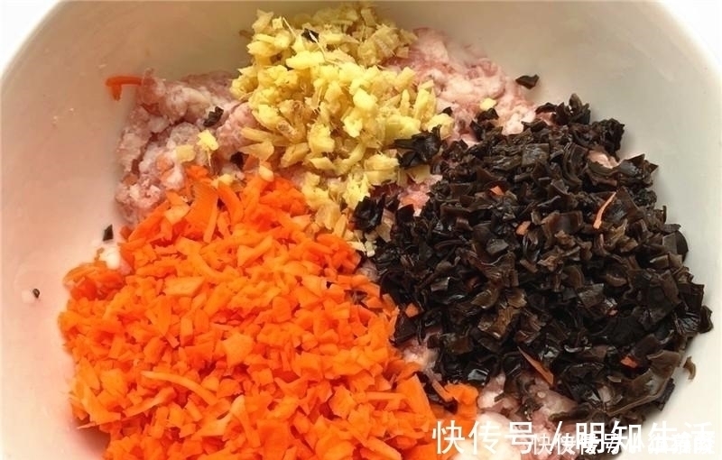 拌饺子馅时，要不要放酱油9成人都弄错了，难怪饺子不香腥味重