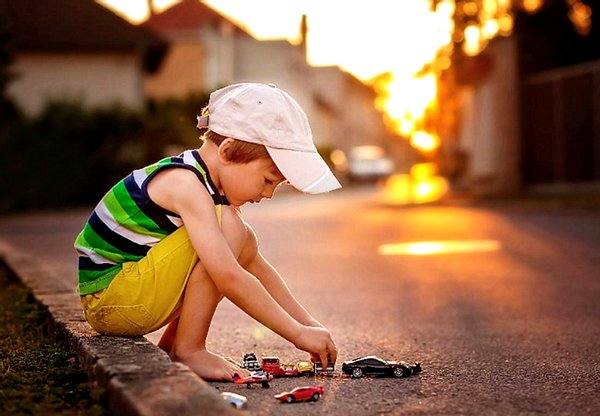 为人父母最大的失败，不是管不住孩子，而是教出“太懂事”的孩子