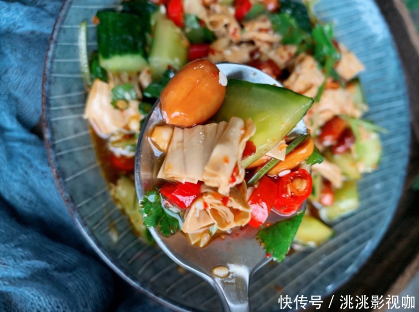 万能|调凉菜,只加生抽是外行!教你万能凉拌汁,酸辣爽口,调啥都好吃