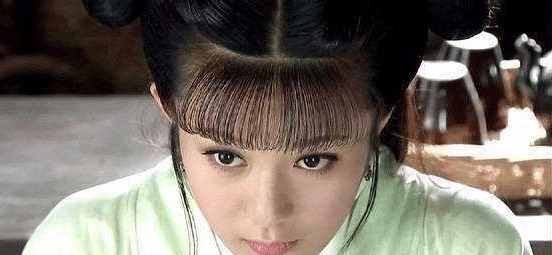 师兄$少女上联“铁锤打铁铲,铁打铁”,二师兄对下联,少女暗喜