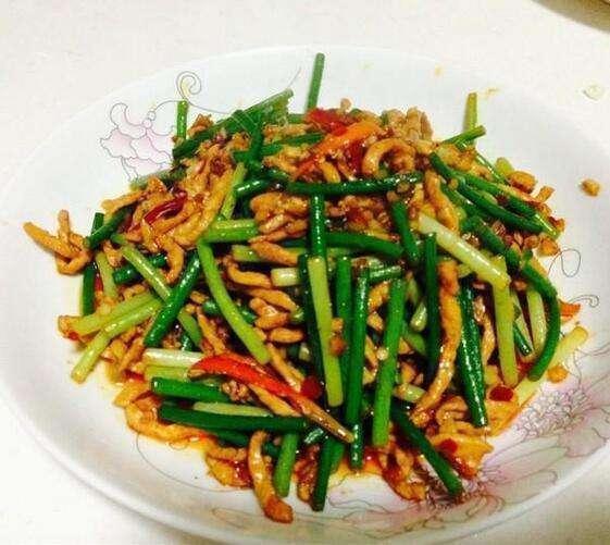 美食精选:蒜苔小炒肉,红烧鲤鱼,竹笋肉丝,笋干炒肉的做法