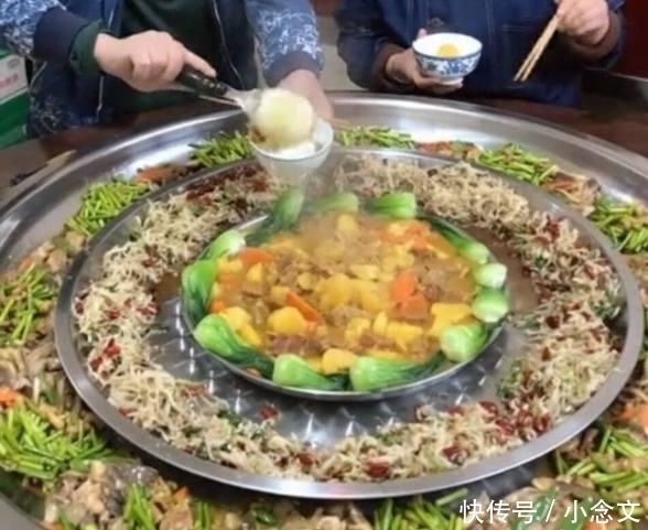 老板|老板天天用3个菜招待30名员工,员工却夸良心,看完我都想辞职了