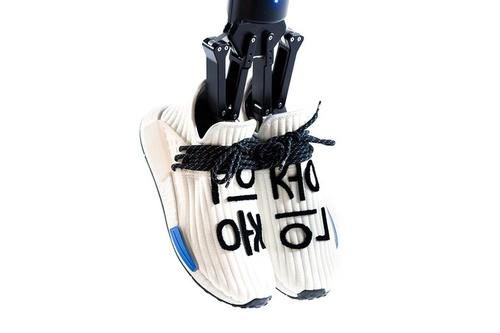 地狱入手难度！Pharrell x adidas NMD Hu 全新配色登场!