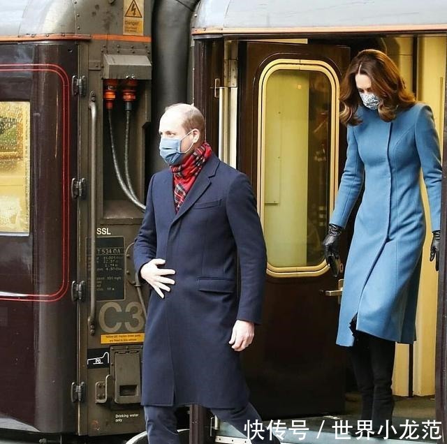 凯特|凯特王妃穿蓝色大衣和威廉王子车站秀时尚,时尚拉风,太有风度