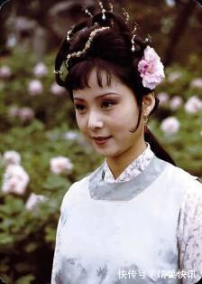 贾宝玉!晴雯被赶走,王夫人并不冷血无情,你看晴雯犯了贾家的什么大忌