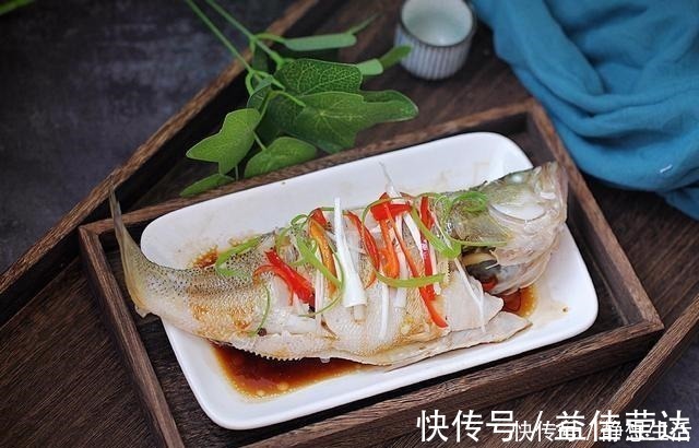 鱼不论怎么蒸都发腥牢记这2点,不腥肉嫩还很鲜