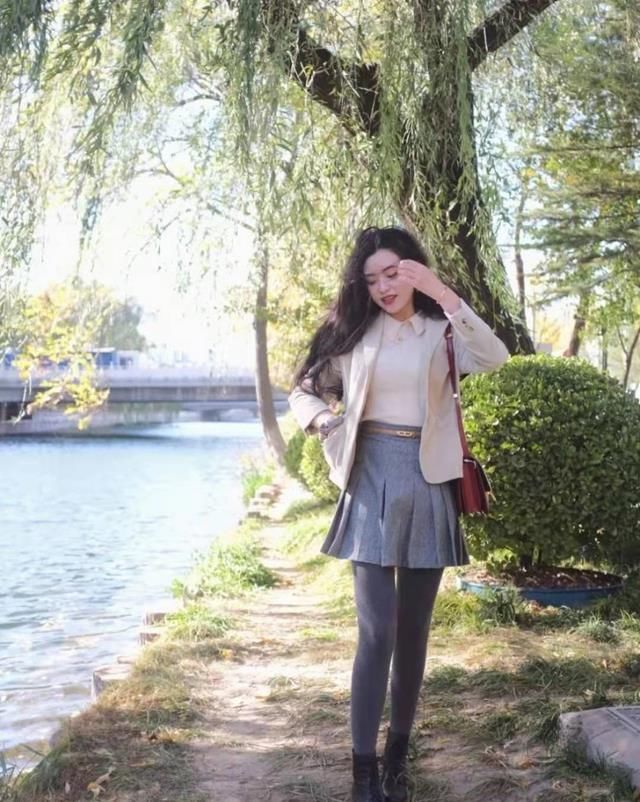 高级的淑女风：上衣+裤装，优雅时髦显气质，时尚达人亲身演绎