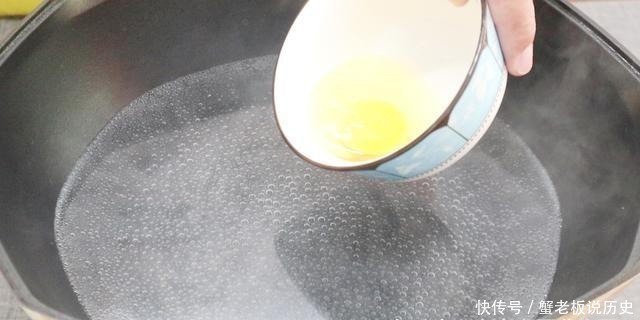 做荷包时,谨记别直接下锅,20年老保姆教我新方法,滑嫩还不坏