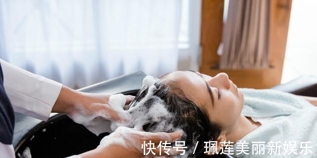 头皮|头发隔多久洗一次最好,很多人一直都做错了,难怪头发越掉越多