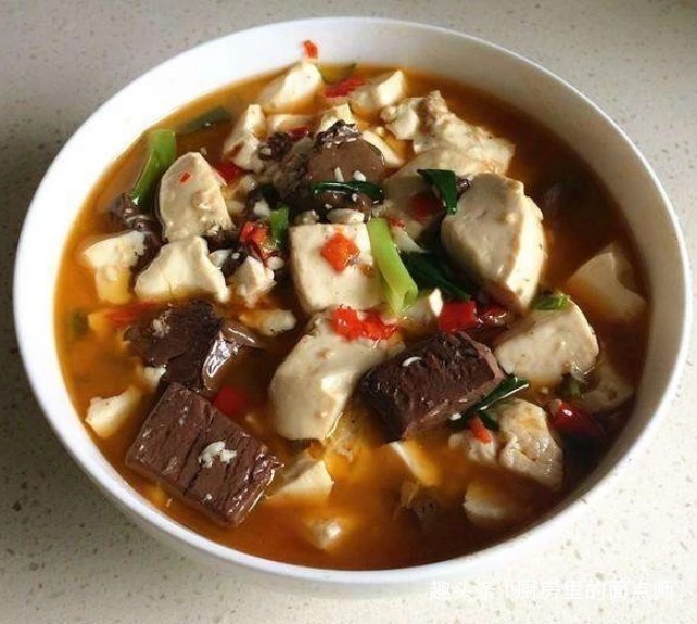 豆腐和它一起炖，比阿胶养人，补铁还养颜，排出毒素，腰围变细了