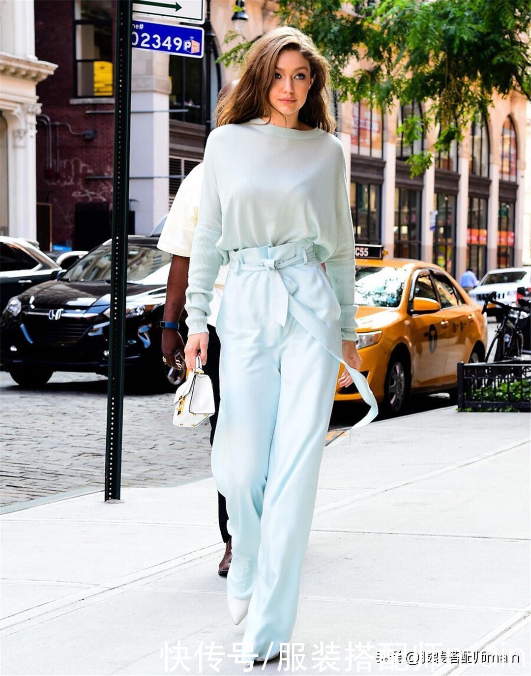 小黑裤已经过时了？今年这3种颜色的裤子才让人眼前一亮