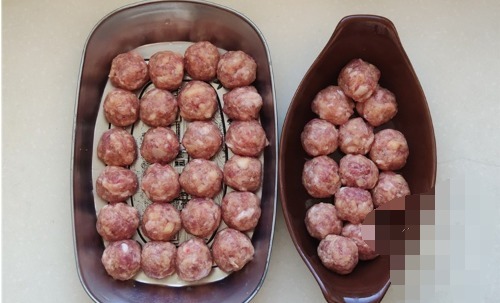 炸丸子|婆婆40年炸丸子配方,多花5毛钱,外酥里嫩,放好几天都不硬