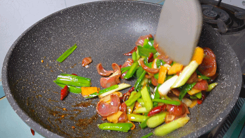 人人都爱吃!但吃1根=喝5勺油?还致癌?还能继续吃吗?