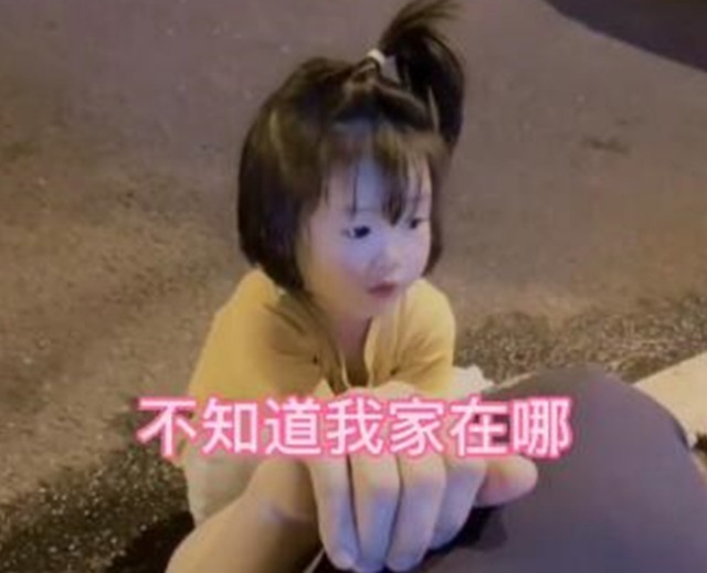 非观|爸爸醉倒在路边,3岁女儿蹲在一旁守候,网友:有这样当爹的吗?