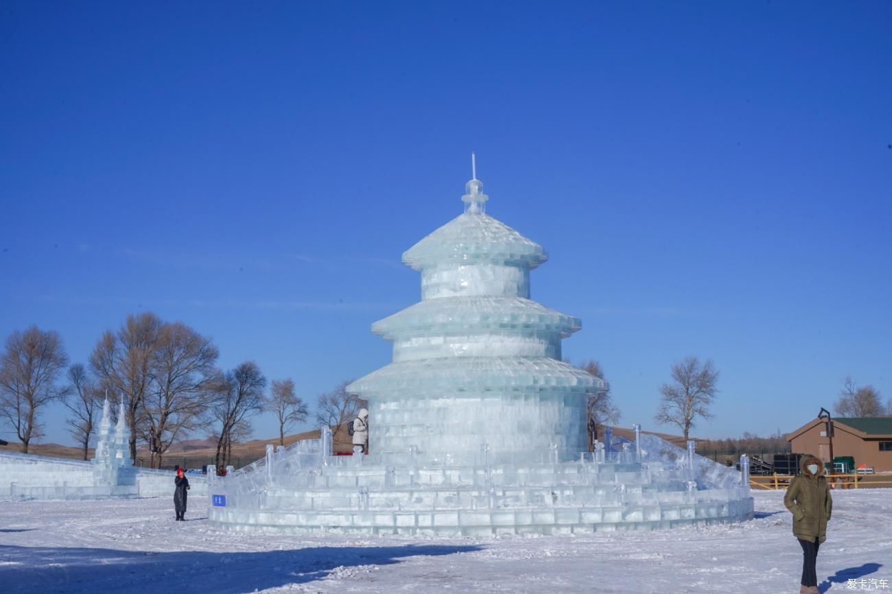 玩冰雪看演出吃烤羊放烟花 跨年新花样 玩转中国马镇冰火节