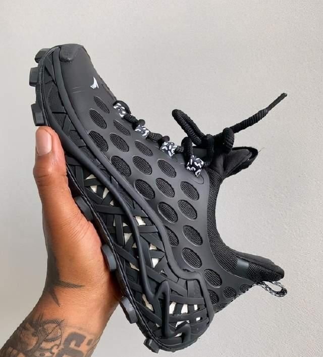 进口鞋 安踏联名“范思哲”!颜值满分,国外明星上脚,老外也爱进口鞋?