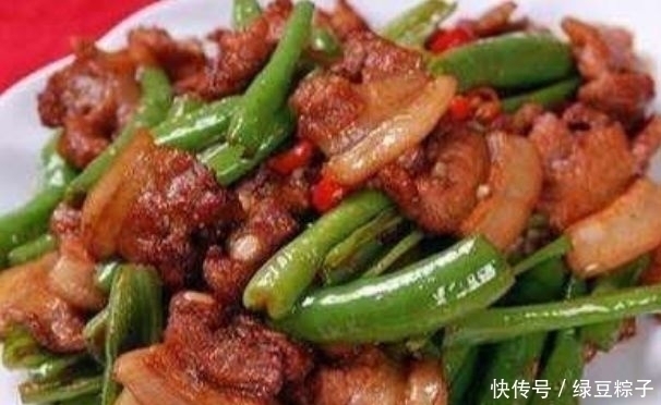 青椒小炒肉|隔三差五给孩子吃的营养菜，香气四溢吃着不腻，增加抵抗力不得病