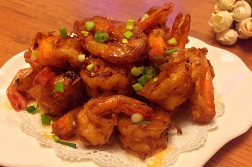 大虾别用水煮,教你一个简单做法,酥香过瘾,虾肉嫩滑,太好吃了