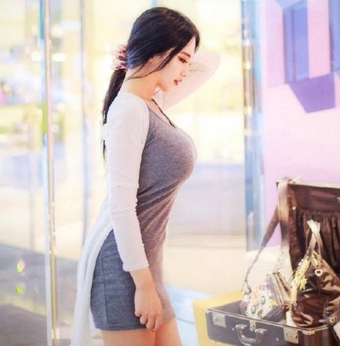 百搭 柔美娇俏的打底裤美女，潮流百搭很有型，优雅迷人
