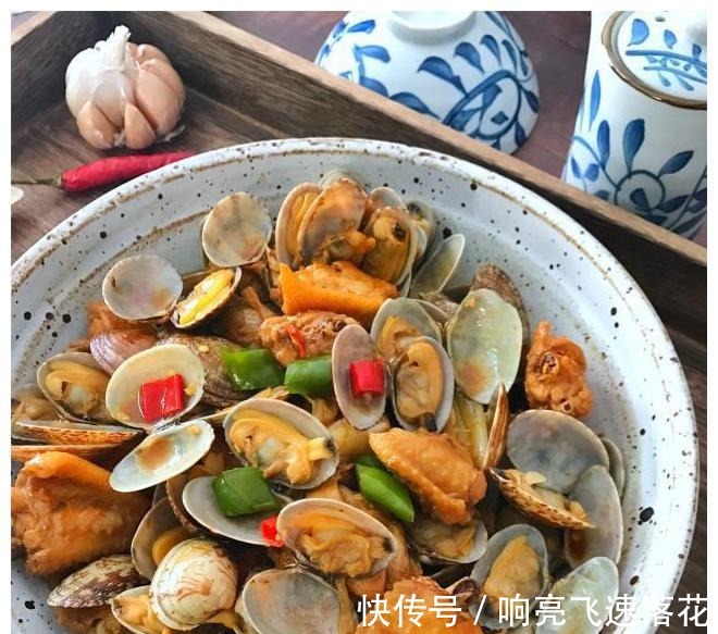 蛤蜊|鸡翅新吃法，和天下第一鲜一起煮，鲜嫩开胃，下酒下饭，真过瘾！