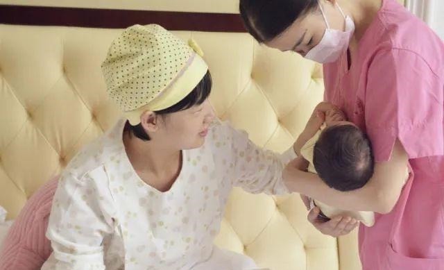 坐月子|她五年内剖腹产4次,还学外国人不坐月子,如今现状怎样了