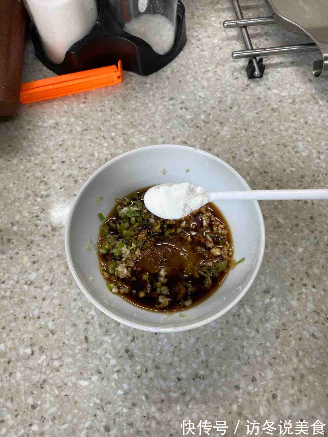 现在才知道，炒茄子不能先放油！大厨教你1招，茄子不吸油不发黑