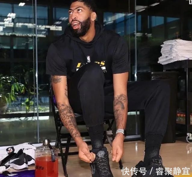 全掌ZOOM！这双1199元的球鞋能拯救Nike实战鞋吗？！