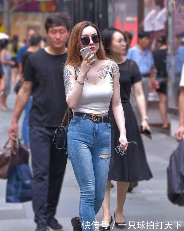 时尚|“婴儿肥”的牛仔裤美女，造型风格走在时尚前沿，展现气质