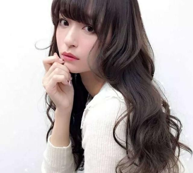 适合五十岁女人的减龄发型，时尚洋气又接地气，好打理又有女人味