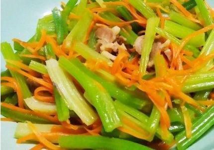 黄花菜|胡萝卜搭配一物炒着吃,既能养护脾胃,降压降糖,又能润肺养肺