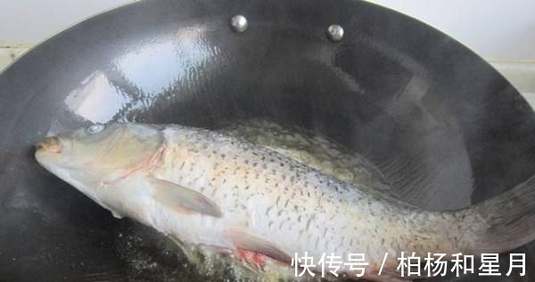 米饭|喉咙卡鱼刺怎么办别再喝醋、吞米饭了,教你一招轻松搞定!