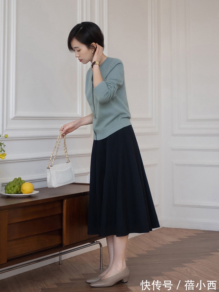 搭配 早春穿裙子流行“过膝不过踝”,配西装、风衣都挺美,打造时髦感