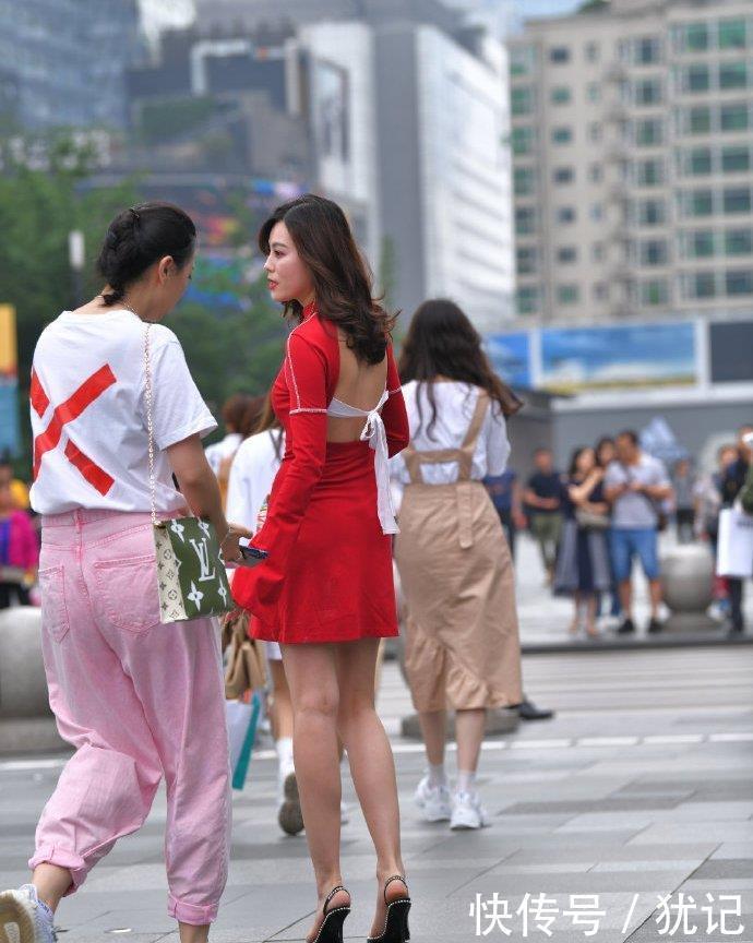 气质拿捏的非常到位，第一次看到微胖女孩也能这么美，你心动了吗