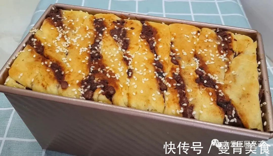 红豆面包|家常红豆面包做法，两勺卷一卷，松软香甜又解馋，学会都能开店了