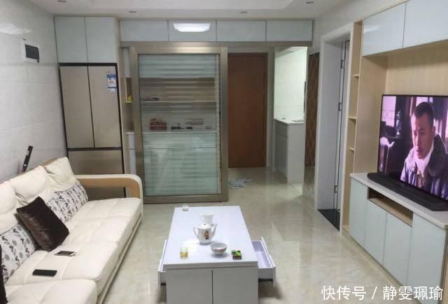 很实用|61平的小户型，老公在客厅打了好多柜子，入住后才知道很实用
