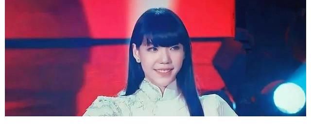 因《中國好聲音》紅極一時的吳莫愁為何消失了，現在過得怎么樣？