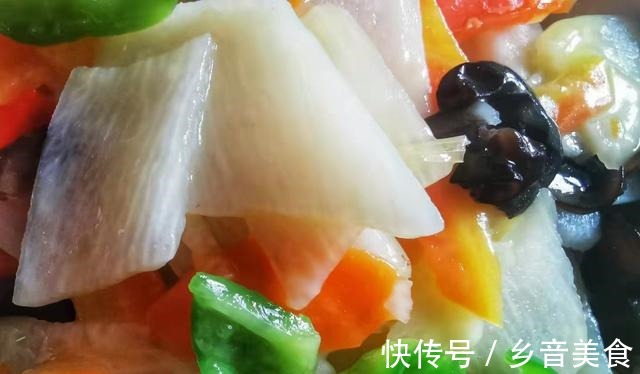 青红椒|秋天养胃常吃山药,这样做简单快手没难度,每次一大盘不够吃的!
