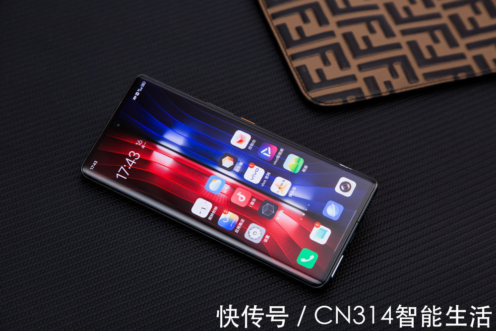 白平衡|iQOO 8 Pro评测：当游戏手机往全能的方向靠近时，带来了哪些惊喜？