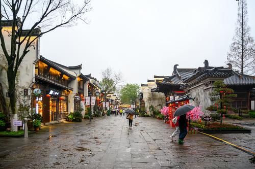 衢州历史遗存最丰富的街区，景美且古迹众多，有网红景点的气质